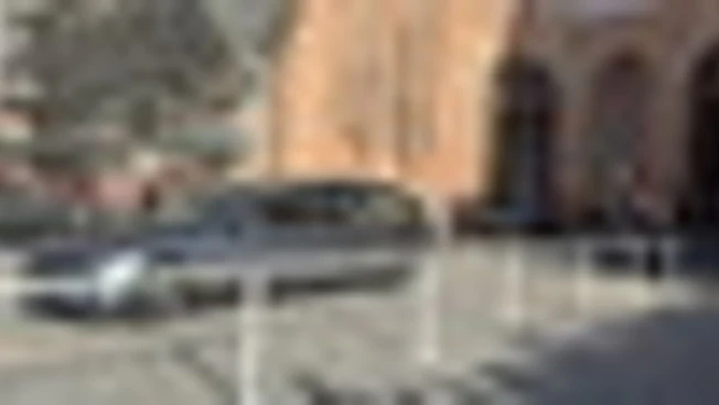 L'arrivo del feretro di Valentino per i funerali a Roma