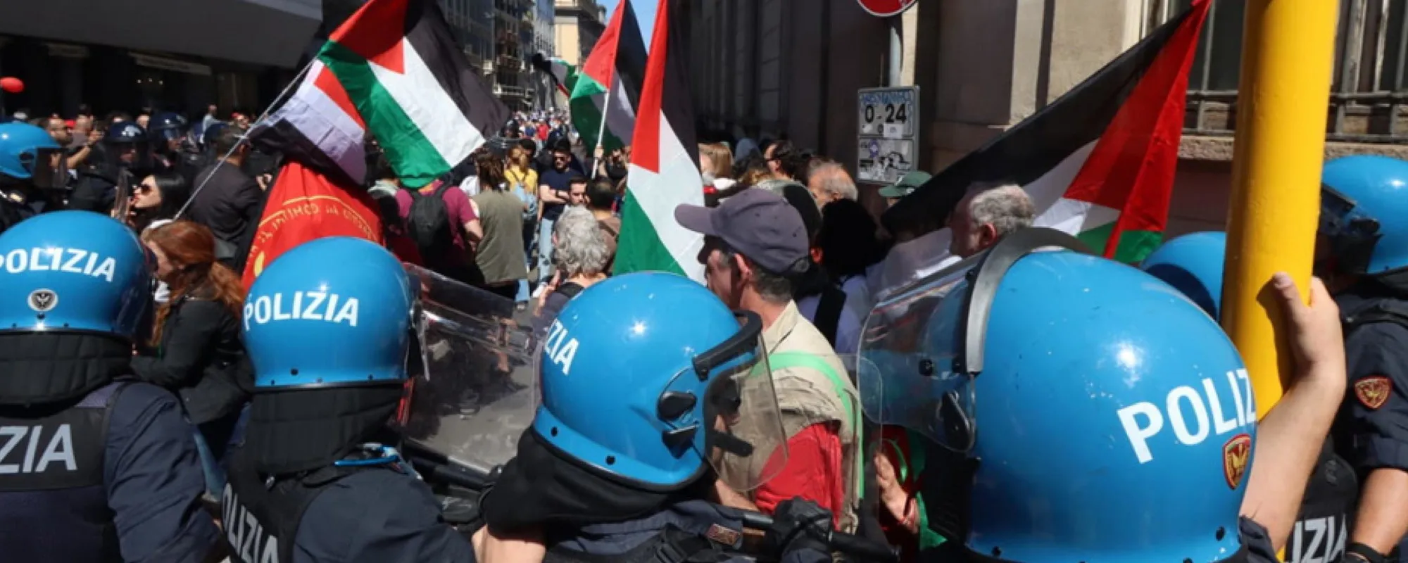 "Saponette mancate": coro choc contro la Brigata ebraica. E i pro-Pal li cacciano dal corteo <span style="color: rgb(153, 0, 0);">Video</span>