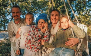 Famiglia nel bosco, mandate i bambini a casa per le feste