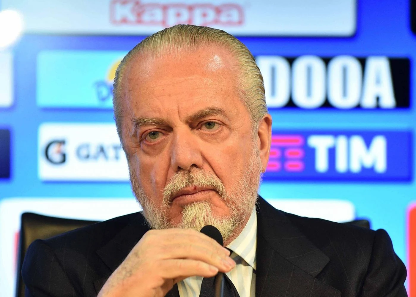 Maurizio Sarri, sfregio di Aurelio De Laurentiis: "Quello è uno che bestemmia, voglio proprio vedere..."