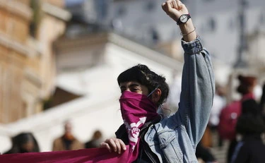 Il paradosso delle femministe anti-Trump che contestano le iraniane