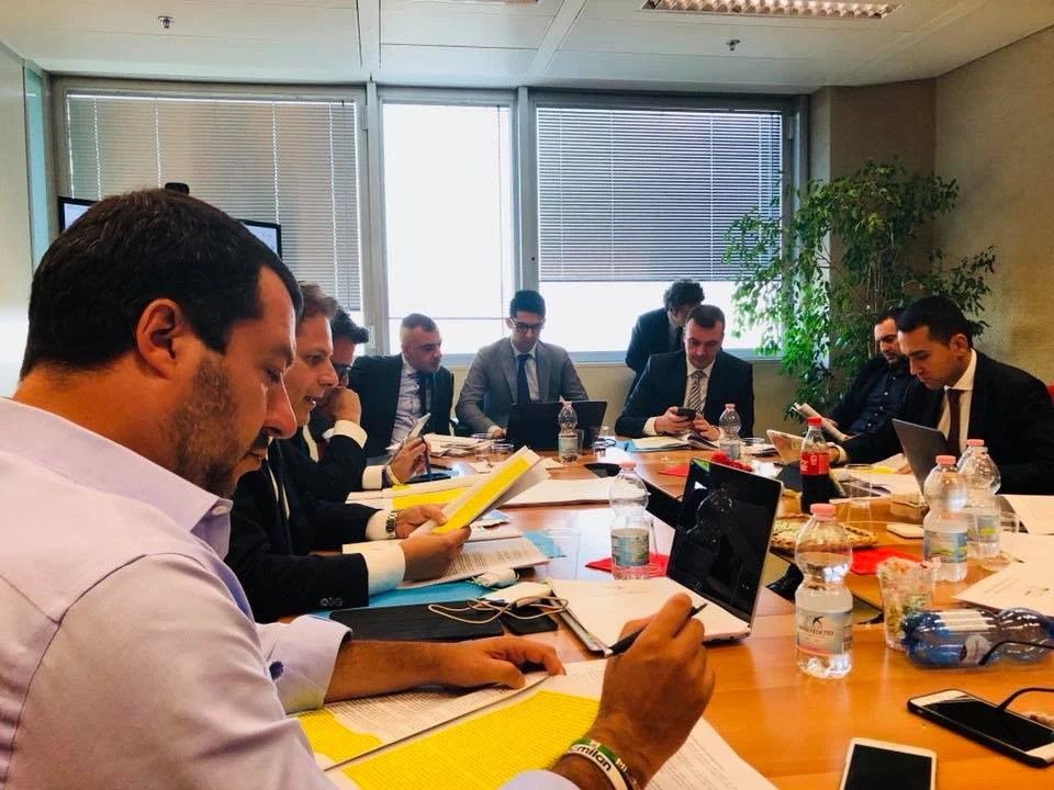 Matteo Salvini: "O si chiude o alzo le braccia". Oggi nuovo incontro al Pirellone