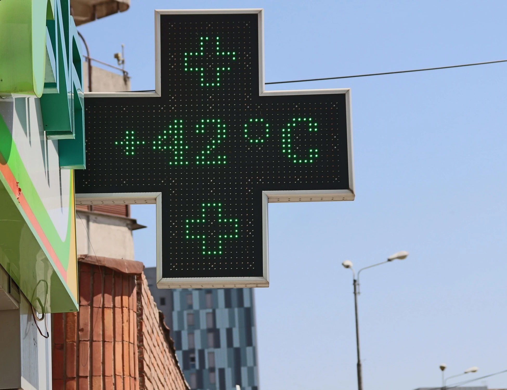 Meteo, in arrivo l'ondata peggiore: "Punte fino a 44°C", le regioni travolte dal caldo
