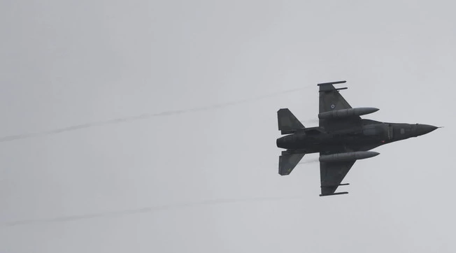 Francia, jet bersaglio dei radar russi. Parigi insorge: "Atto di guerra"