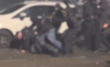 Askatasuna, lo sconcertante titolo del "manifesto" sul poliziotto preso a martellate