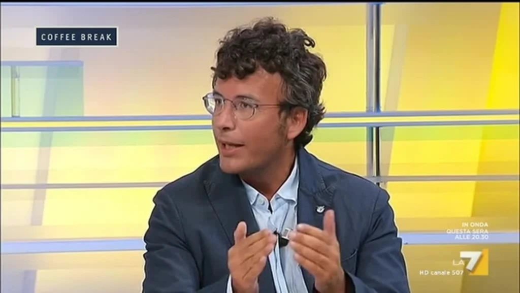 Diego Fusaro contro Elisabetta Trenta: "Nefande deportazioni di esseri umani"