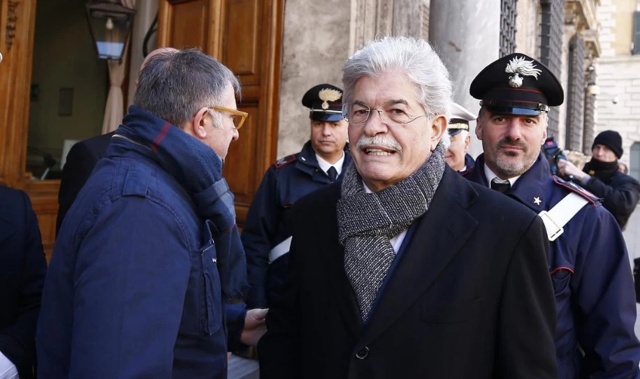 Antonio Razzi clamoroso, l'annuncio a La Zanzara: "Mollo Forza Italia, al 99,9% vado con la Lega"