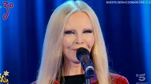 Striscia la Notizia massacra Patty Pravo: "Non lo fare mai più", in tv conciata così
