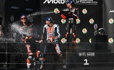 MotoGp in Thailandia, è subito Bezzecchi: trionfo Aprilia. Marquez fuori, Bagnaia spento