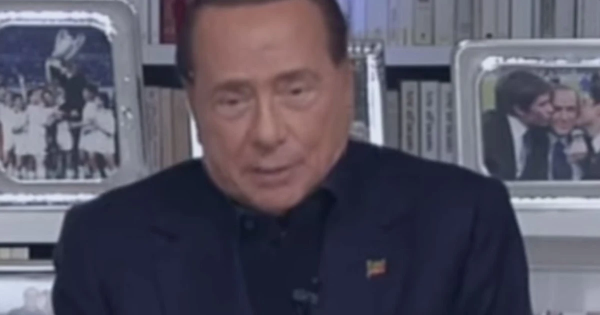 Silvio Berlusconi liquida la domanda di Vespa: "Tornare a casa? Siamo nel 21esimo secolo, la leadership si esercita anche da remoto"