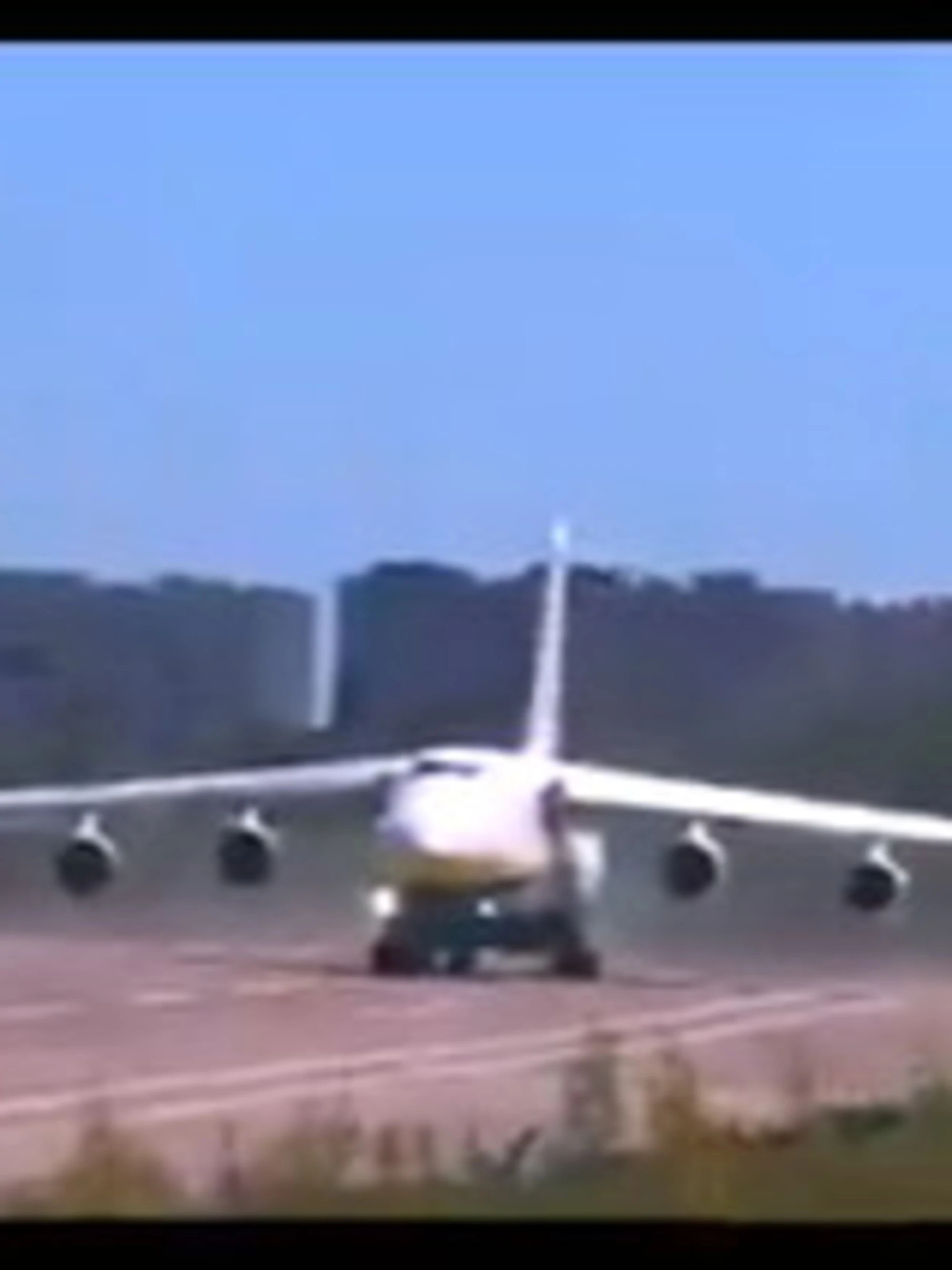 Russia, aereo disperso con 49 persone a bordo: "Sta bruciando, sono tutti morti"