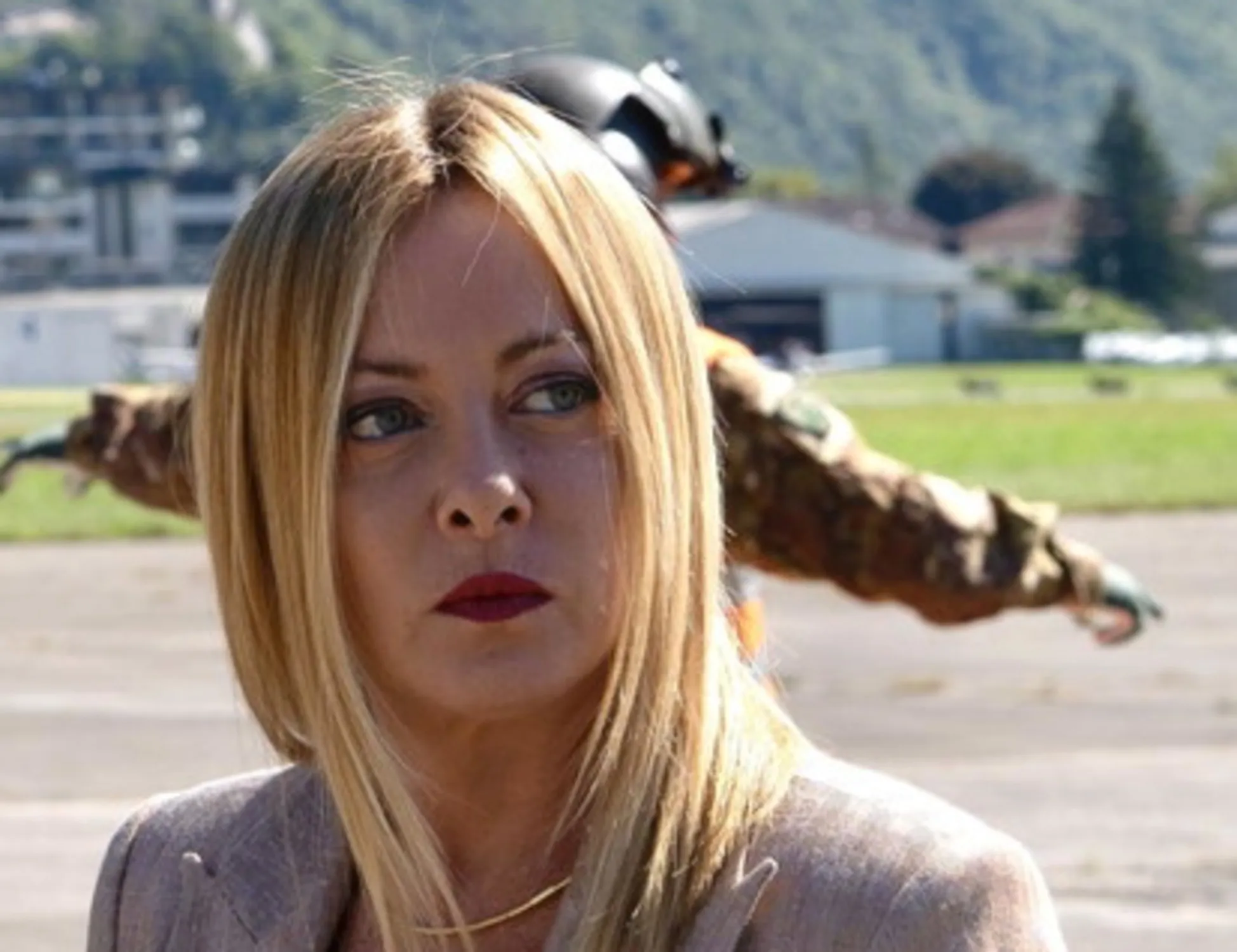 Leggi l'articolo: "Senza una sola parola". Così Meloni si è presa tutto