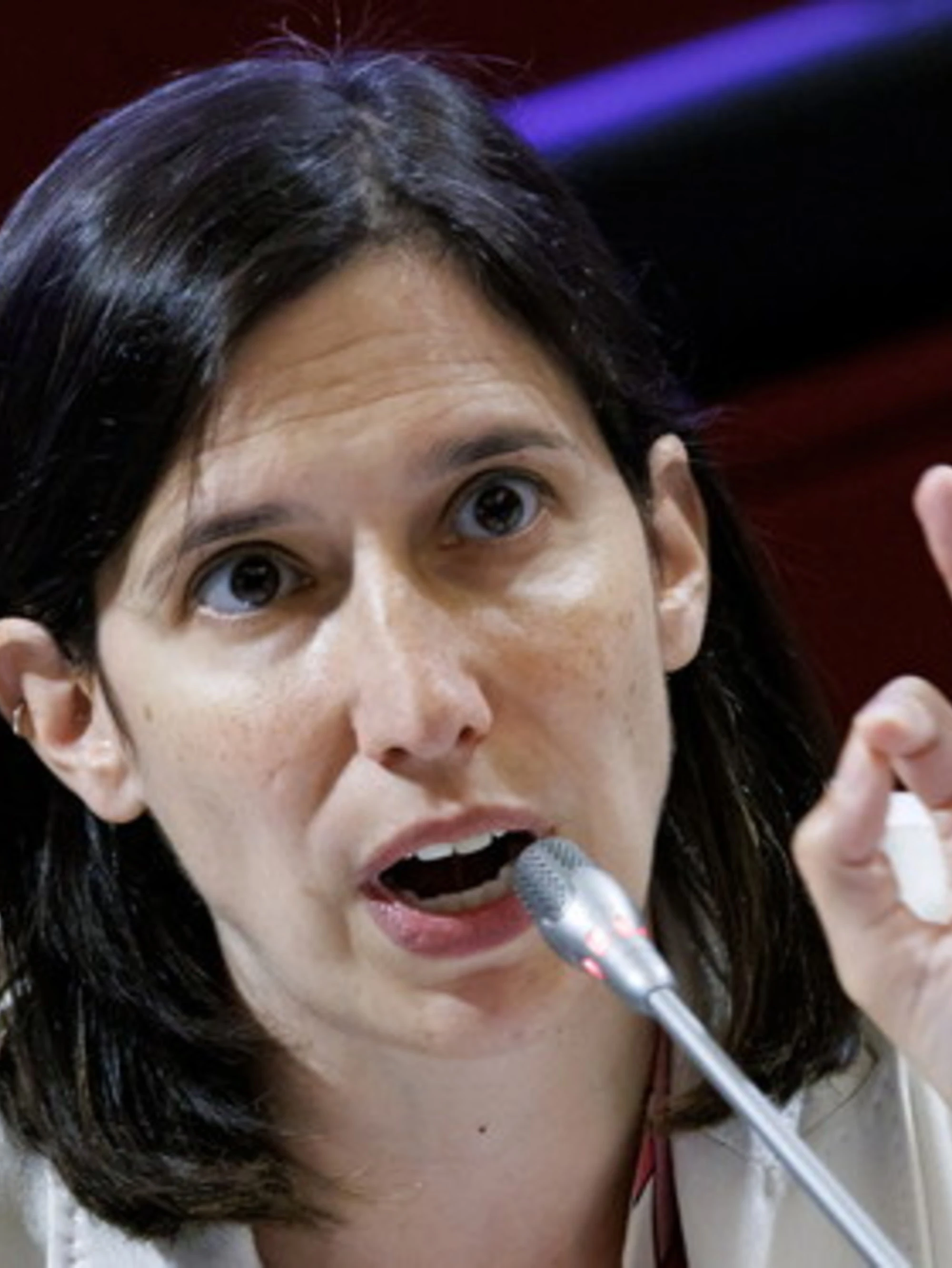 Elly Schlein, il mistero (privato) ad agosto: cosa nasconde