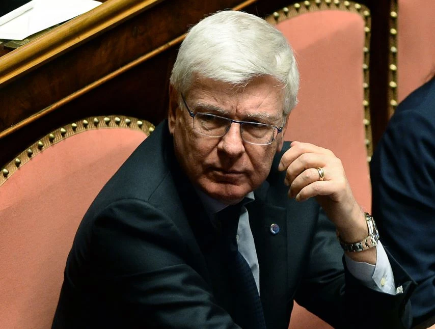 Paolo Romani: "I figli di Berlusconi regaleranno FI alla Lega". Durissima replica del partito, esplode il caso