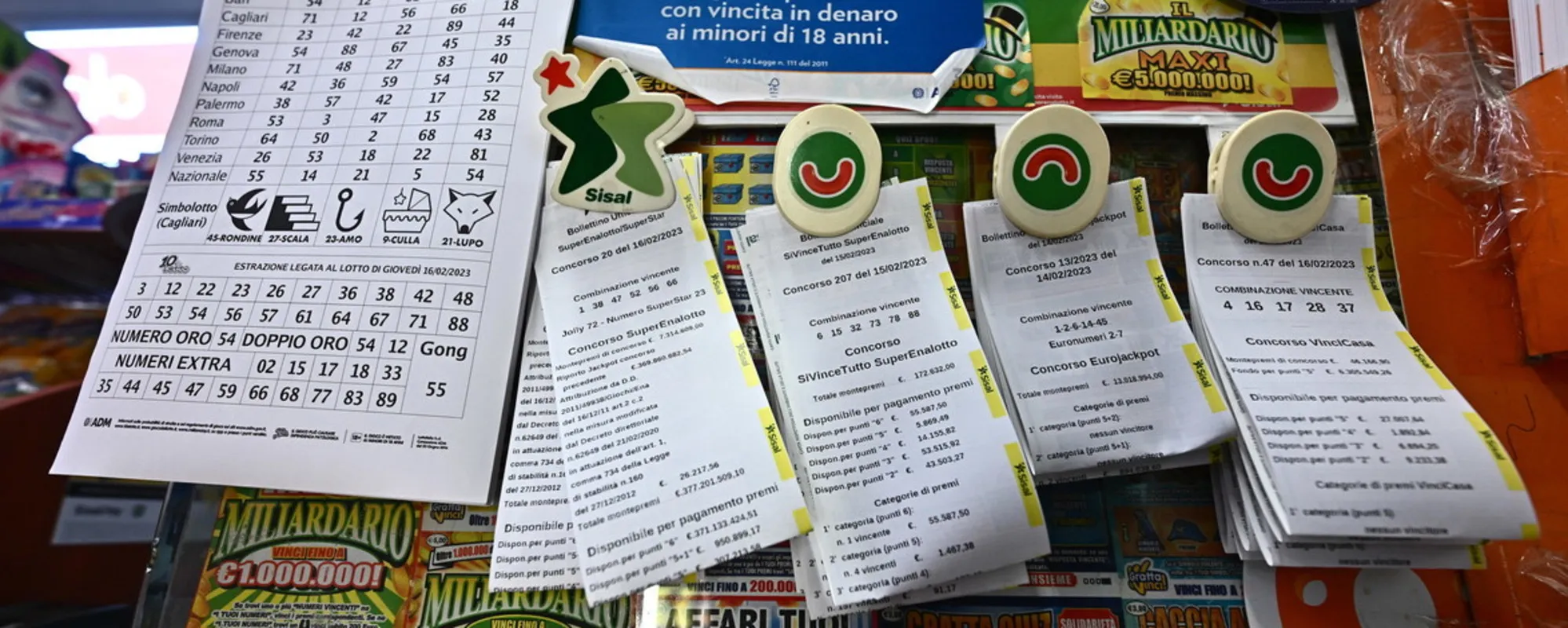 Vince 223 milioni al Superenalotto ma la ex moglie lo viene a sapere: scoppia il putiferio a Lecco
