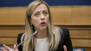 Giorgia  Meloni a Senaldi: "Conte fa il capetto, qui si rischia la deriva autoritaria"