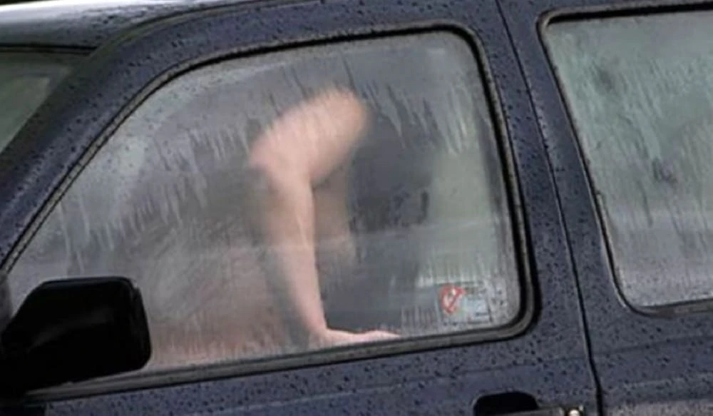 Germania, coppia fa sesso in auto e muore uccisa dai gas di scarico della vettura