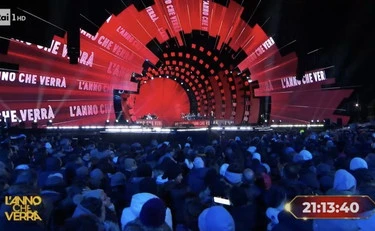 L'anno che verrà, è caos: "Mummie", cos'è successo sul palco