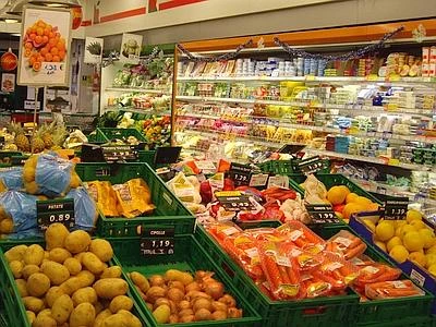 Crescono le vendite al dettaglio a febbraio. Bene solo la grande distribuzione