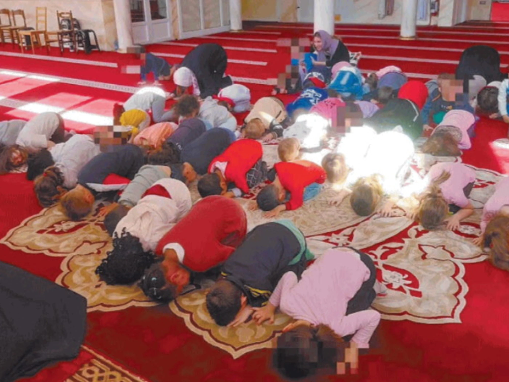Veneto, la chiesa benedice i bimbi che pregano Allah