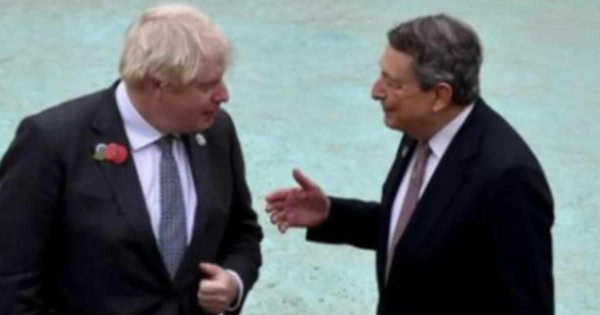 Draghi e Johnson come Totò in Totòtruffa: al G20 tutto il fascino della Fontana di Trevi