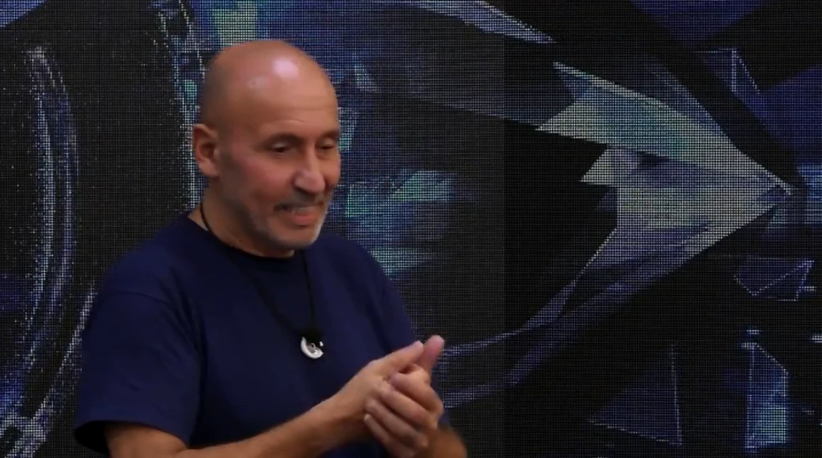 Grande Fratello Vip, Maurizio Battista abbandona la casa per &quot;motivi strettamente personali&quot;