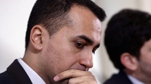 Sondaggio, brutte notizie per Luigi Di Maio: "Il ministro è l'unica figura dell'esecutivo a non raggiungere una maggioranza di apprezzamenti"
