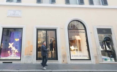 Roma, spaccata in centro: svaligiato il negozio Vuitton