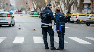 Roma, 19enne investita e uccisa da un'auto: un impatto terrificante. E lo choc: chi era alla guida 
