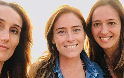 Maria Elena Boschi, look da urlo in vacanza con gli amici: camicetta e...scollatura profonda