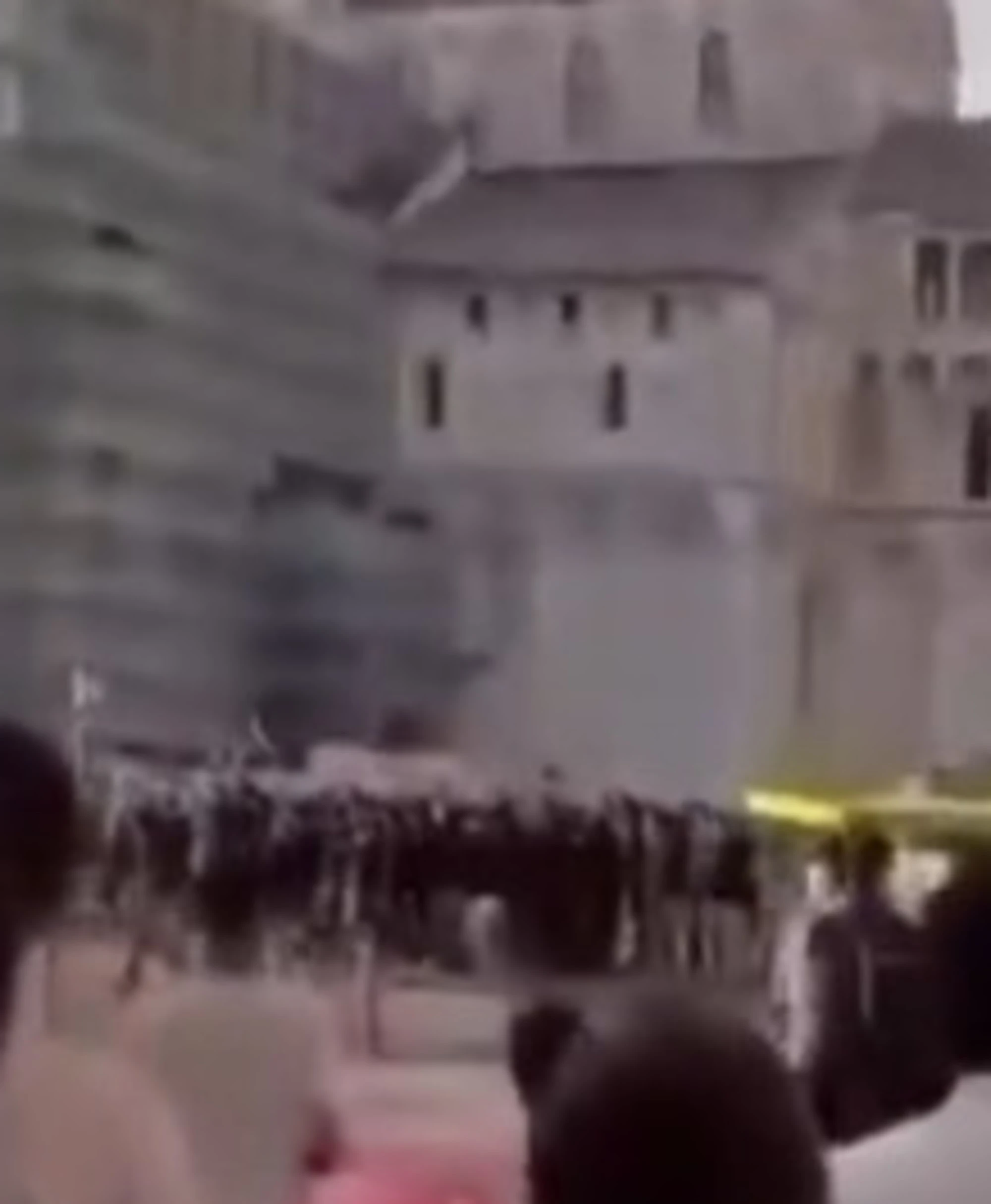 Pisa, i tifosi della Roma inneggiano al Duce? Rissa tra Pd e Lega