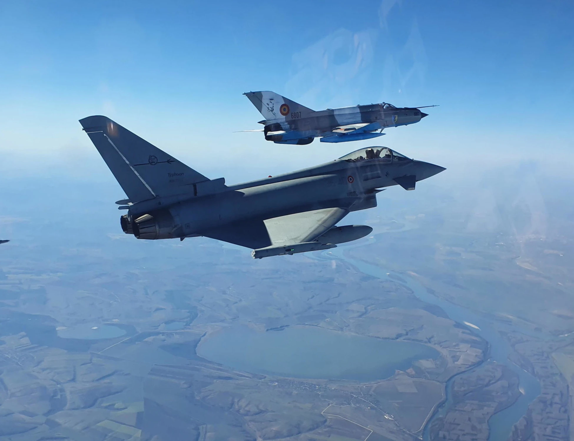 Russia, attacco a San Pietroburgo. Drone nei cieli della Lituania, si alzano i caccia italiani