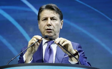 Giuseppe Conte, "devo sottopormi a un intervento chirurgico": annullati gli incontri