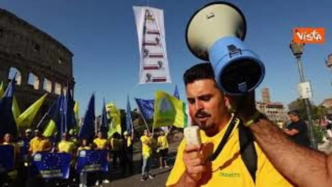 Protesta Coldiretti al Colosseo, "tecnocrazia della von der Leyen costa più dei dazi Usa". Immagini
