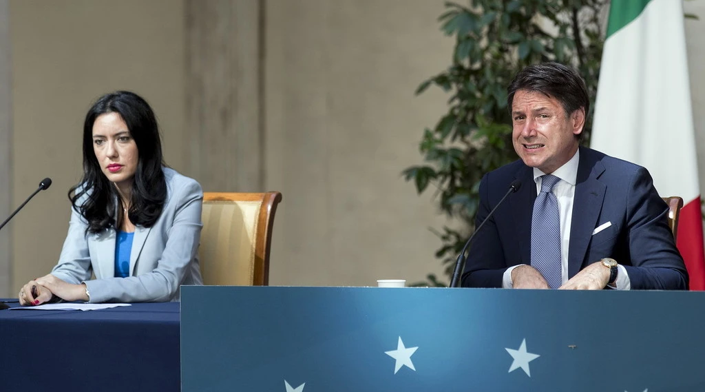 Maria Giovanna Maglie contro Conte e Azzolina: "Ora a casa, hanno avuto sei mesi e i bimbi sono buttati per terra"