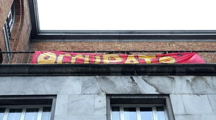 Roma, "barbecue con i banchi" nel liceo occupato: ora chiedono un salvacondotto per uscire