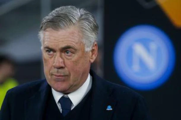 Carlo Ancelotti dopo Napoli vola a Londra: incontra i dirigenti dell'Everton ma lui vuole l'Arsenal