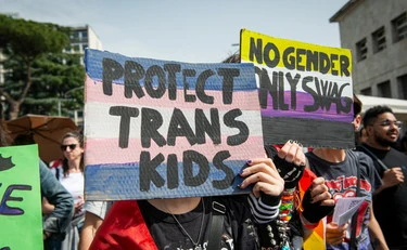 La Toscana del Pd e il bando da 128mila euro "per persone trans e non binarie": l'ultimo delirio rosso