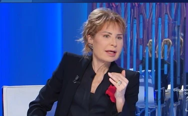 Lilli Gruber attacca, Bersani balbetta: imbarazzo a Otto e mezzo