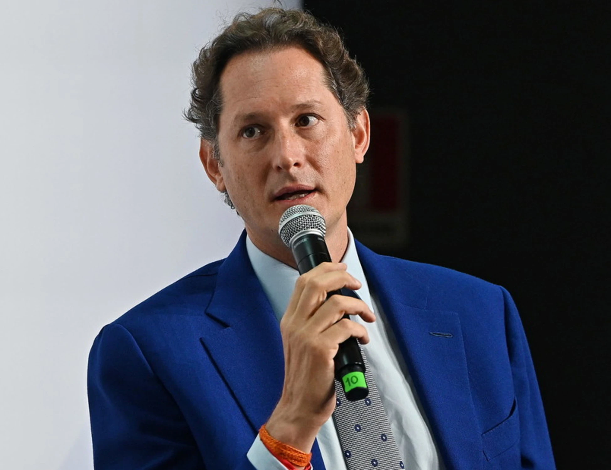 Ferrari, Elkann al veleno contro Leclerc ed Hamilton: "Pensino a guidare e parlino di meno"