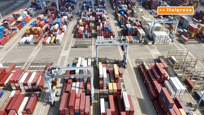 Area euro, cresce il saldo commerciale con l'estero
