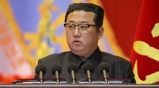 Putin "tradito" da Kim Jong Un: "Le armi fornite sono vecchie e malfunzionanti"