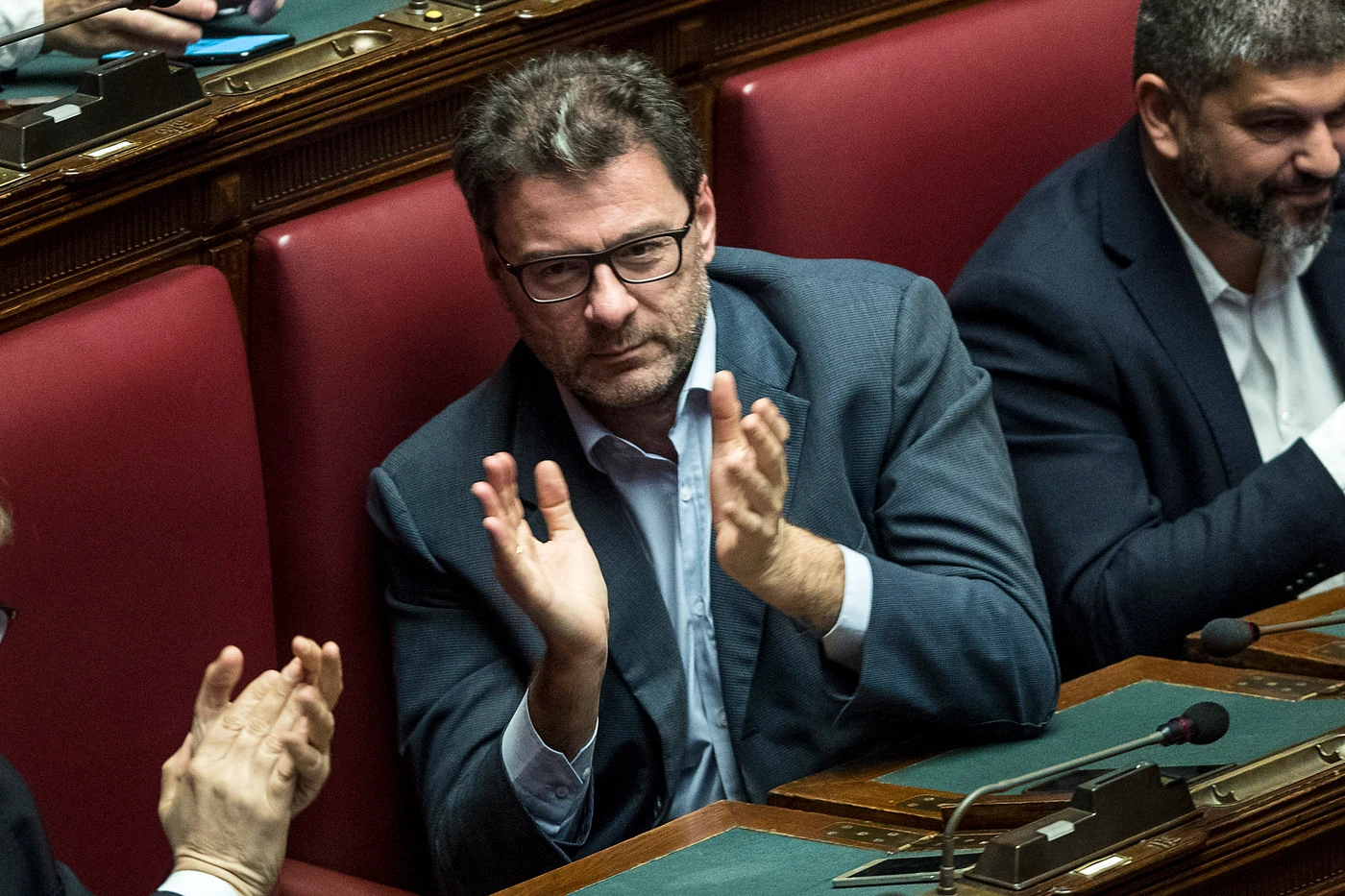 Giancarlo Giorgetti, Renzi ai suoi: "Un governo con lui premier. Se il centrodestra iniziasse a ragionare..."