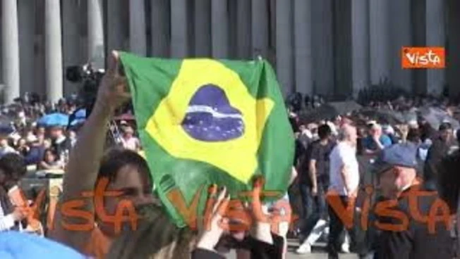 Conclave, da Malta alla Bulgaria, dall'India a Cuba, le bandiere sventolate in Piazza San Pietro