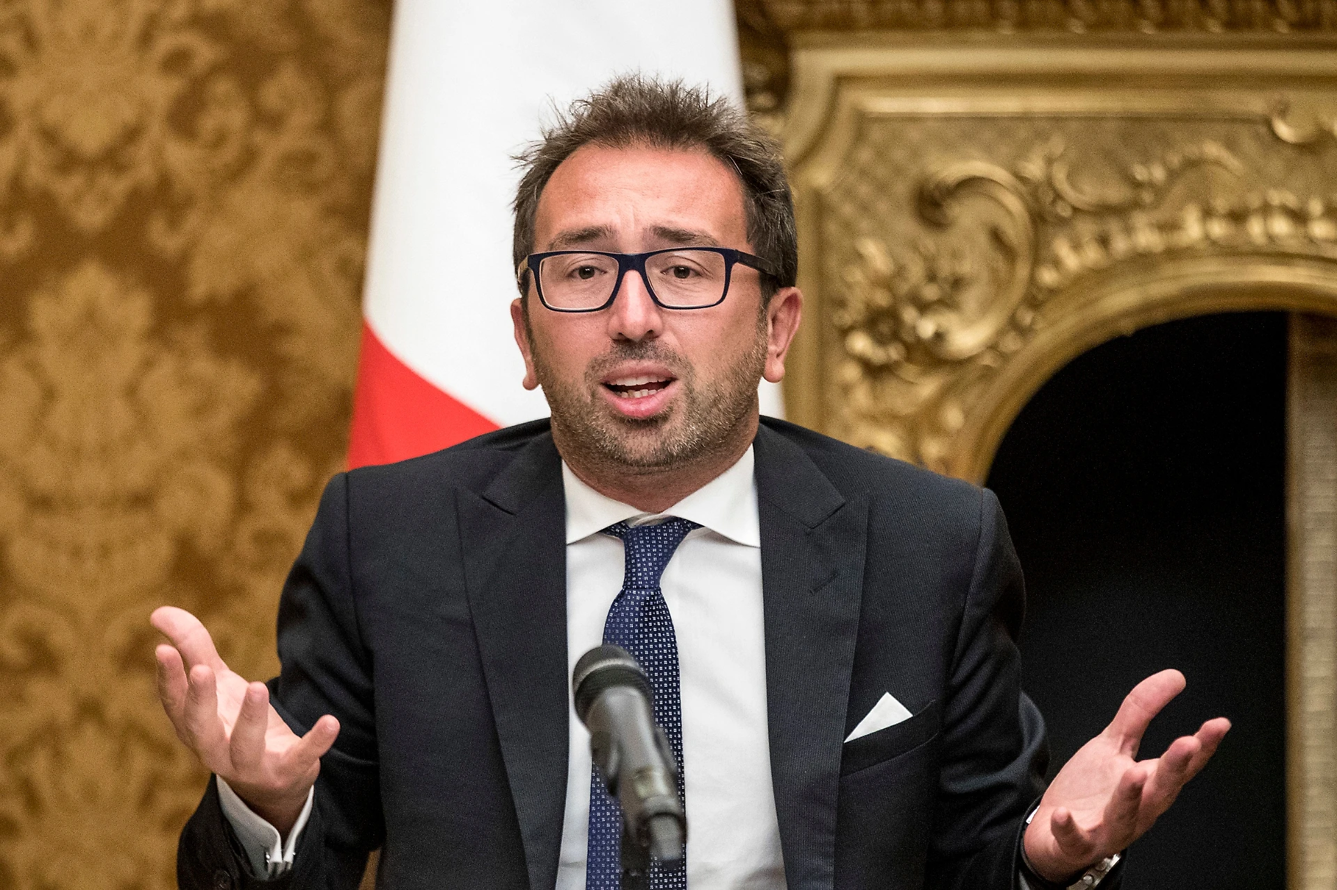 Alfonso Bonafede sputtanato da Beppe Grillo, il brutto sospetto sul ministro M5s e il processo per vilipendio