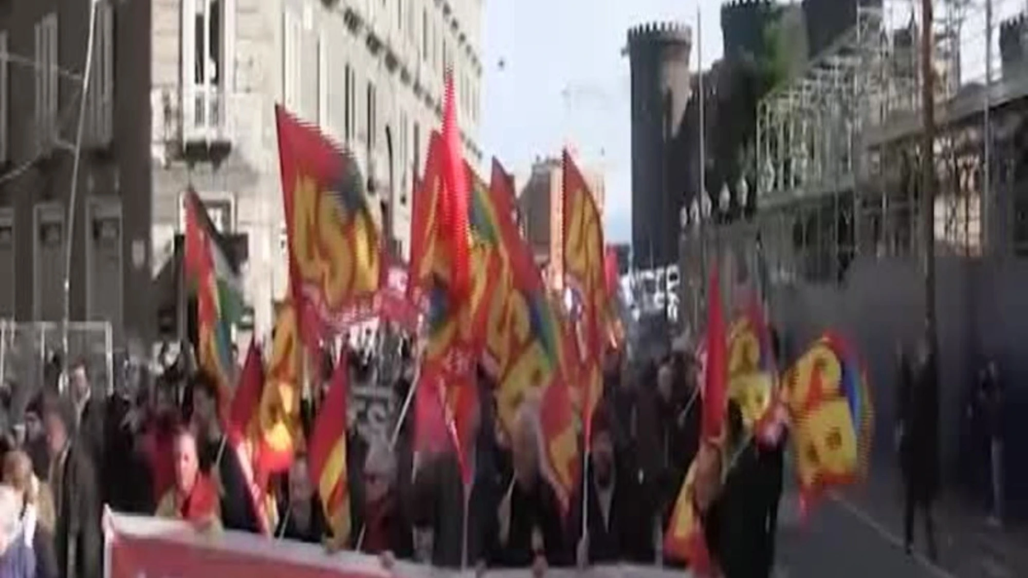 Sciopero generale in piazza a Napoli contro la manovra