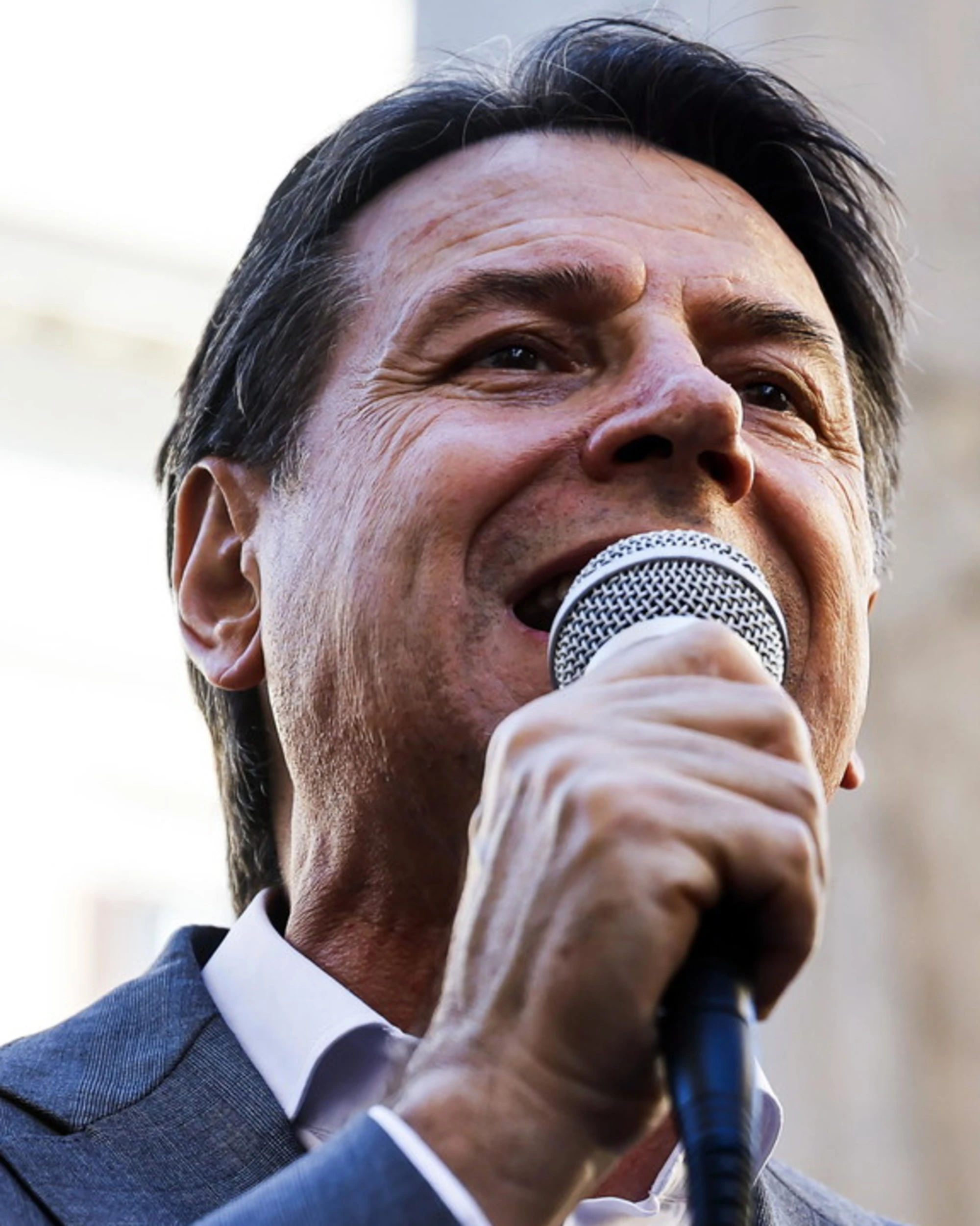 Giuseppe Conte attacca Meloni, replica-FdI: "Qual è il tuo posto"