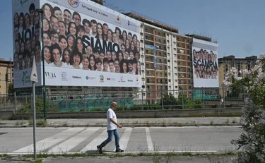 Scampia, un 14enne accoltellato nel bagno della scuola