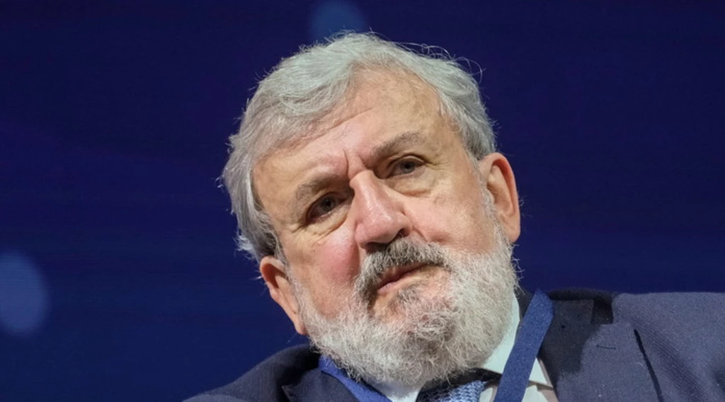 Meloni, Emiliano la sfida: "No reintegro No Vax", la risposta durissima