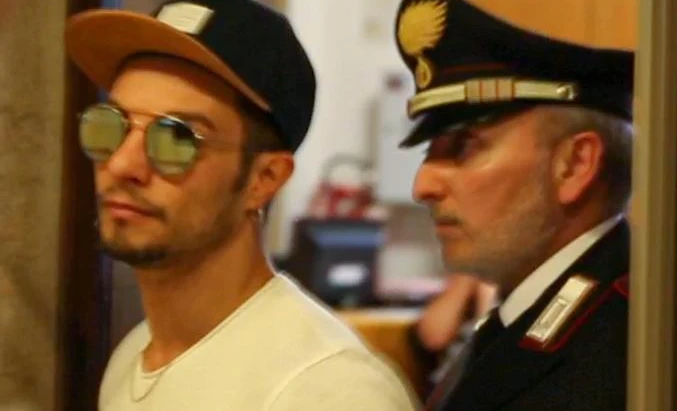 Marco Carta, l'addetto alle sicurezza della Rinascente lo inchioda: una pesantissima testimonianza